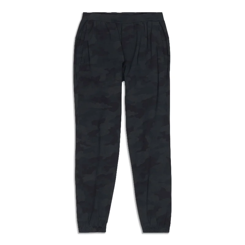 Discount Mania Surge Jogger - Resale